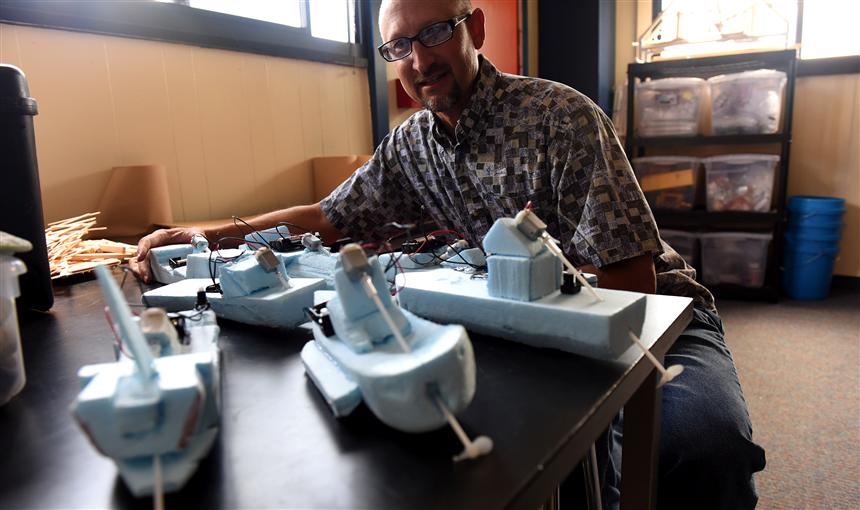  Paul Austin with student design drag racing boats.